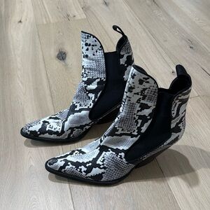 Zara snakeskin cowboy boot